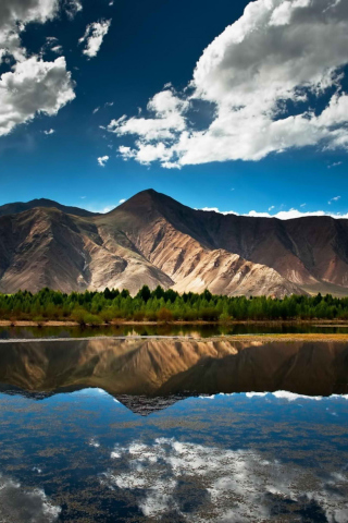 Fondo de pantalla Mountain Lake In Chile 320x480