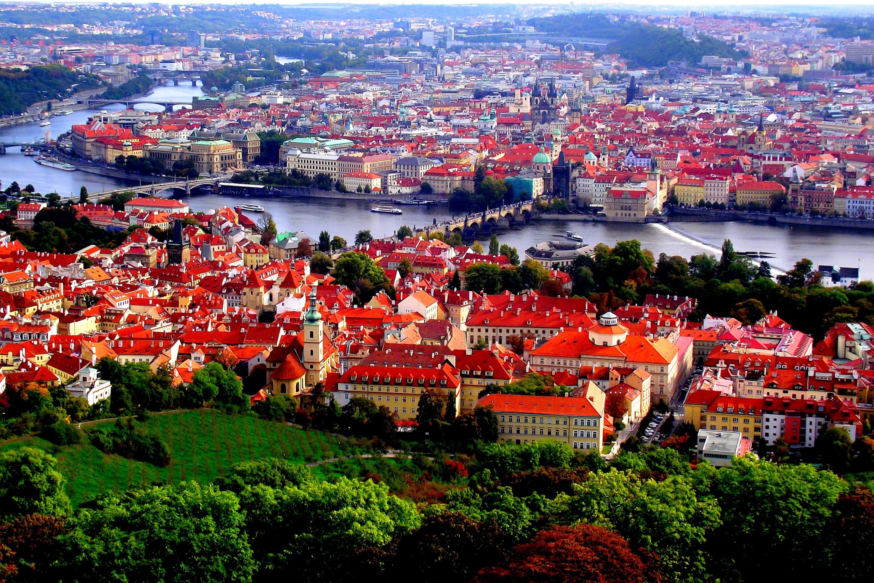 Das Prague Red Roofs Wallpaper 2880x1920