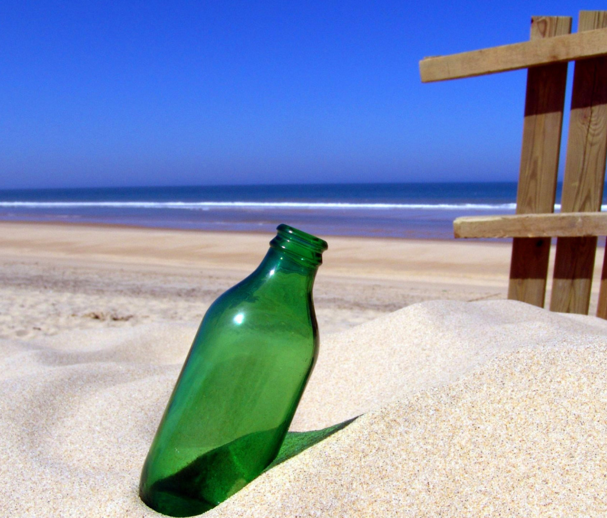 Обои Bottle Beach 1200x1024