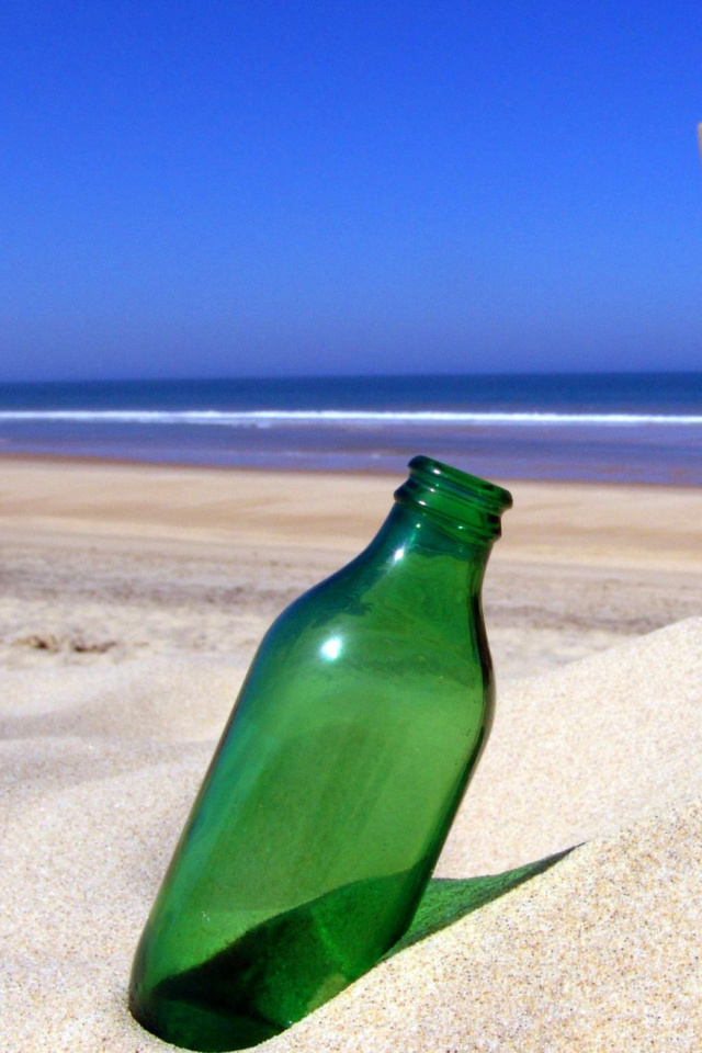 Das Bottle Beach Wallpaper 640x960