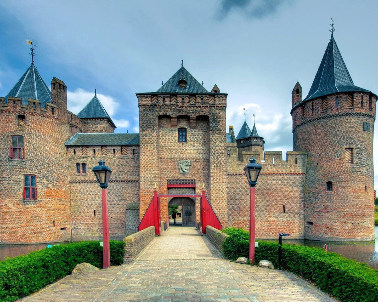 Muiderslot Castle in Netherlands wallpaper 1280x1024
