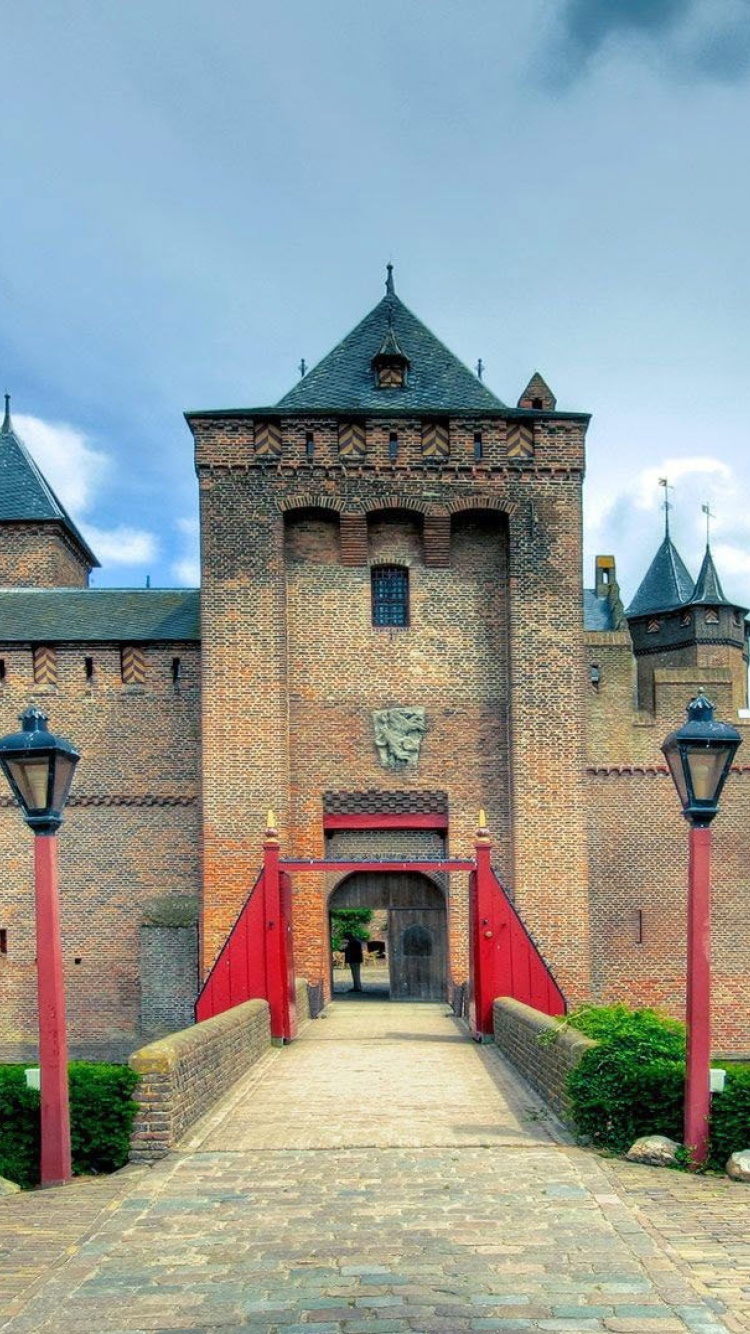 Muiderslot Castle in Netherlands wallpaper 750x1334