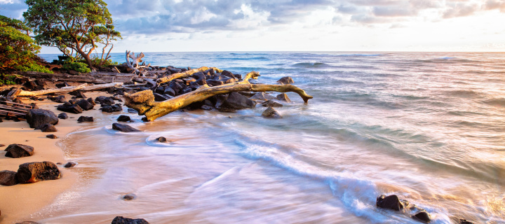 Das Sea shore and sky Wallpaper 720x320