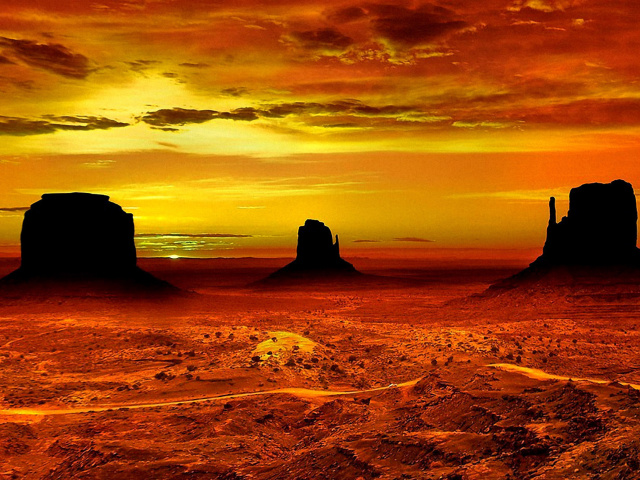 Das Monument Valley Navajo Tribal Park in Arizona Wallpaper 640x480