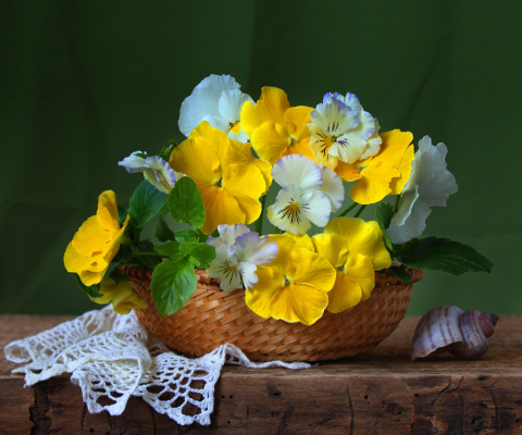 Violets In The Garden screenshot #1 480x400