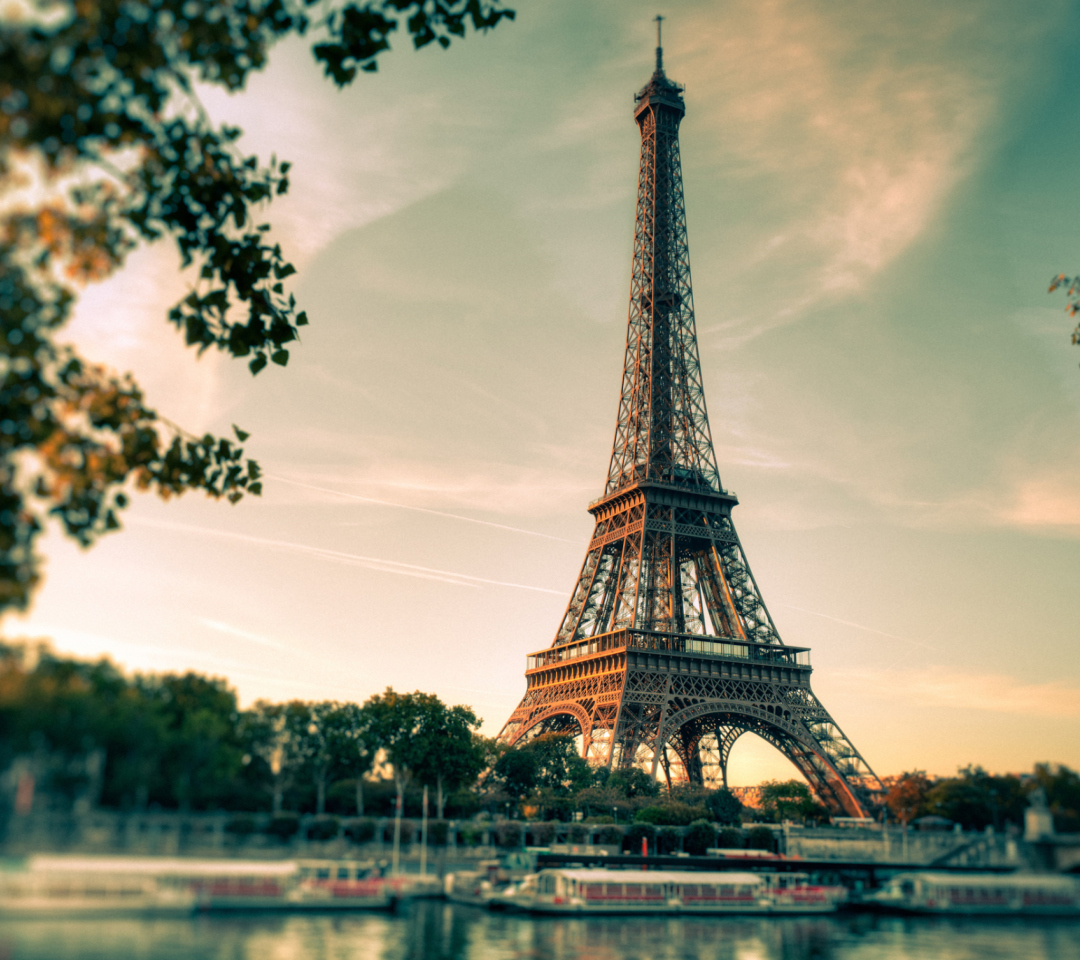 Das Eiffel Tower In Paris Wallpaper 1080x960