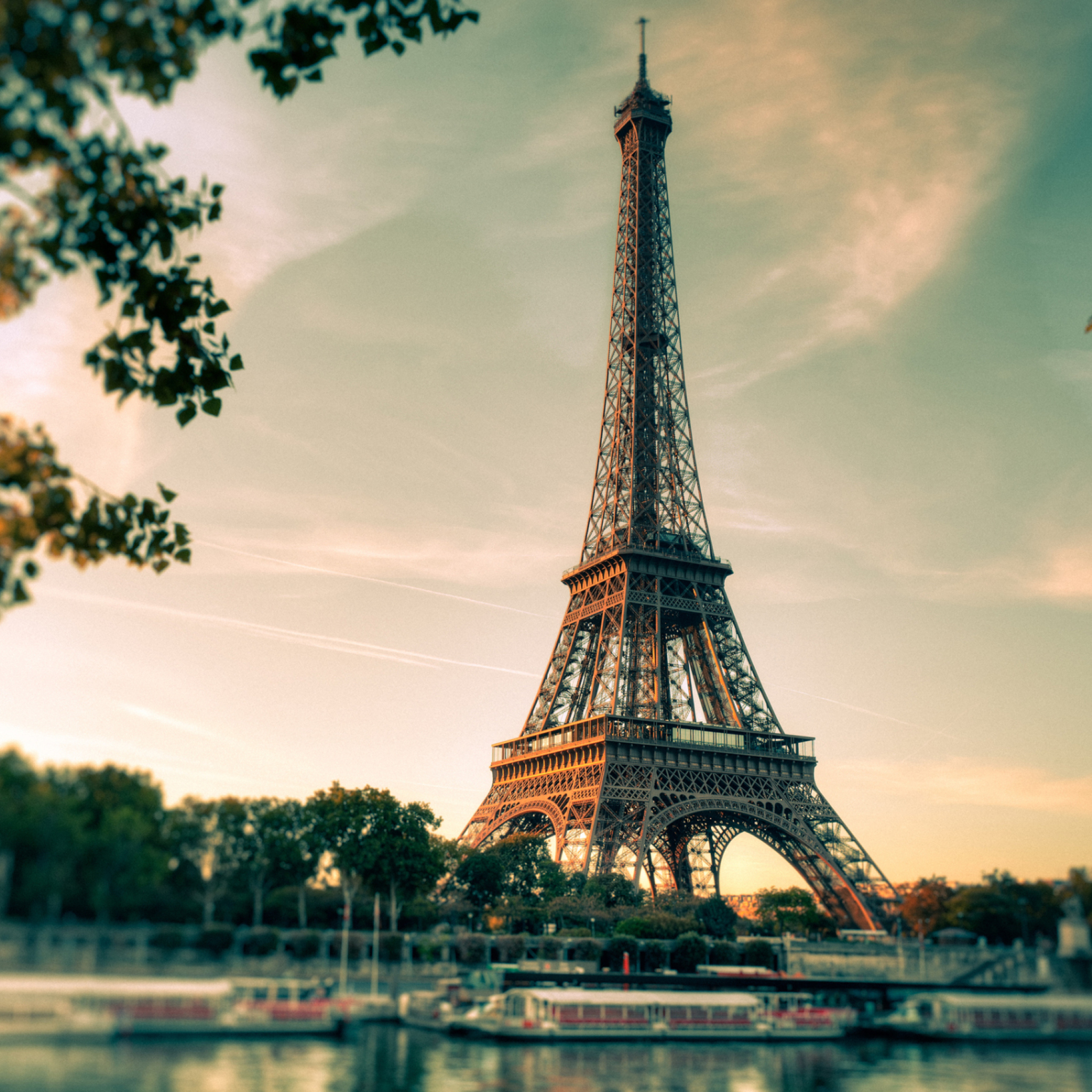 Eiffel Tower In Paris wallpaper 2048x2048