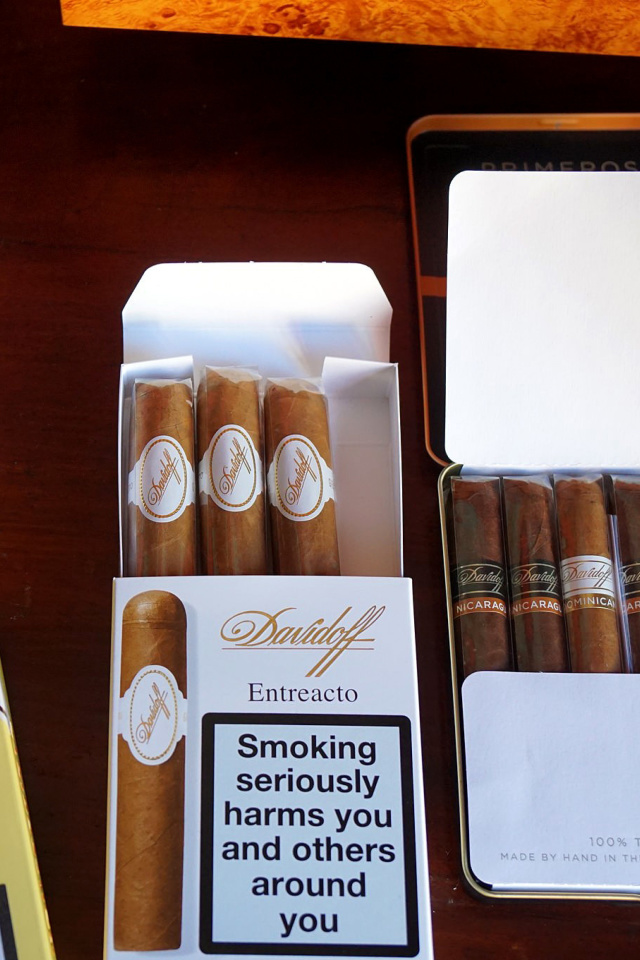 Обои Cuban Montecristo Cigars 640x960