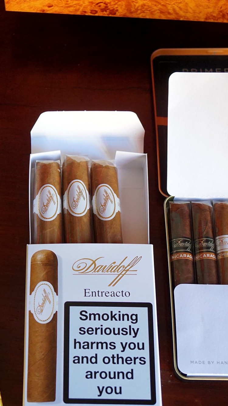Обои Cuban Montecristo Cigars 750x1334