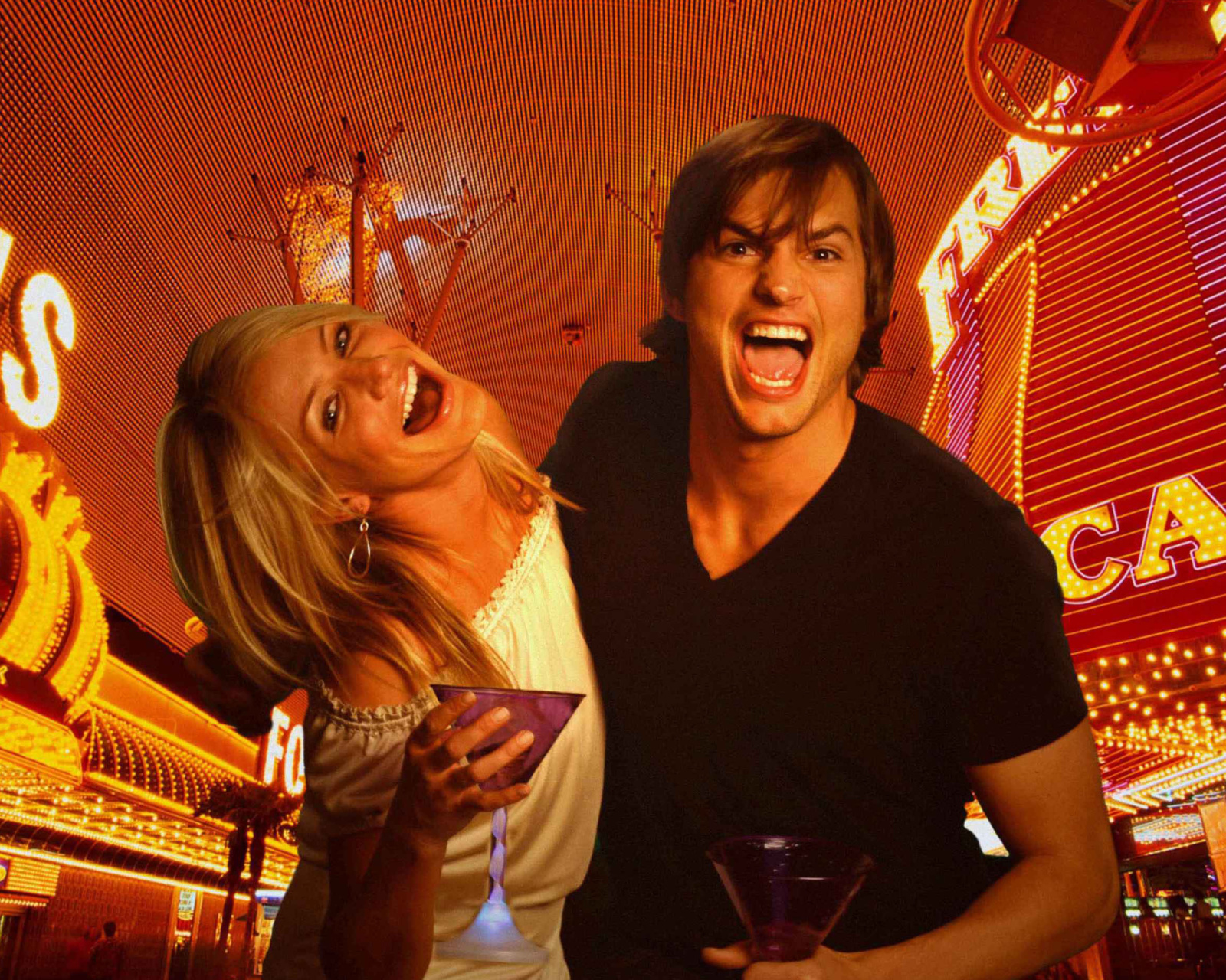 Обои Cameron Diaz And Ashton Kutcher in What Happens in Vegas 1600x1280