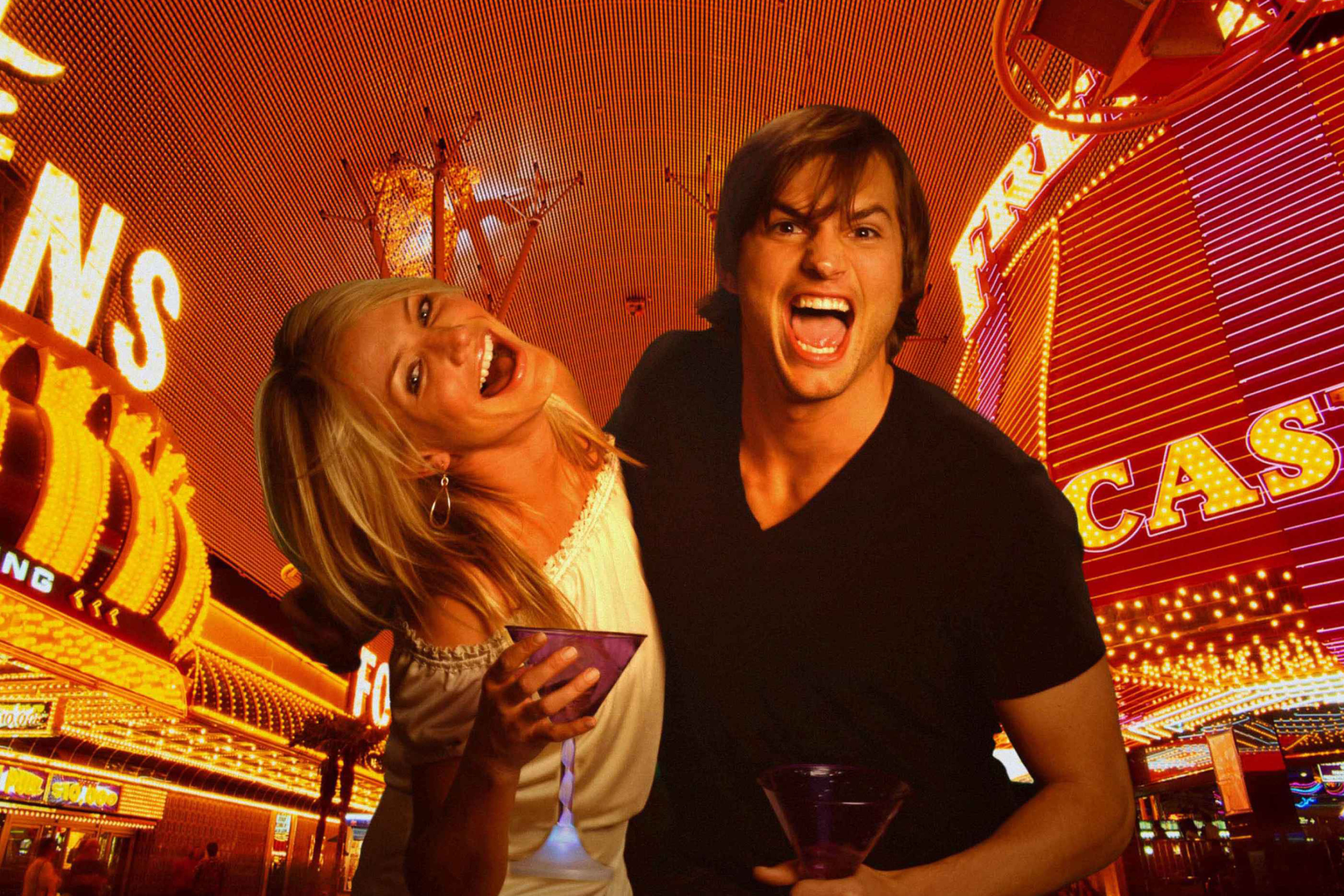 Fondo de pantalla Cameron Diaz And Ashton Kutcher in What Happens in Vegas 2880x1920