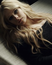 Avril Lavigne In Cute Dress wallpaper 176x220
