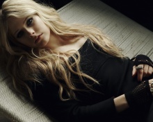 Avril Lavigne In Cute Dress wallpaper 220x176