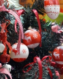 Screenshot №1 pro téma Red Christmas Balls With Reindeers 128x160