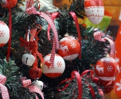 Fondo de pantalla Red Christmas Balls With Reindeers 176x144