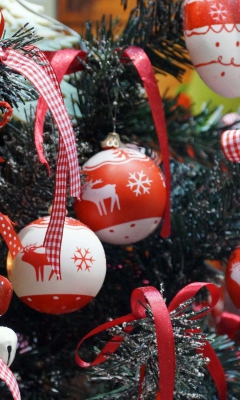 Fondo de pantalla Red Christmas Balls With Reindeers 240x400