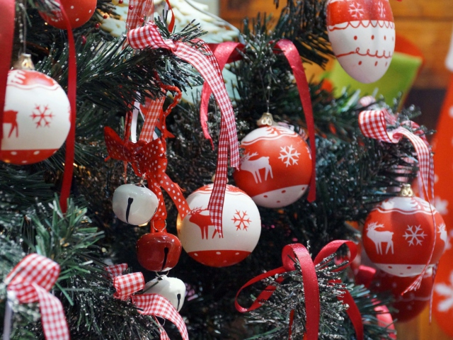 Das Red Christmas Balls With Reindeers Wallpaper 640x480