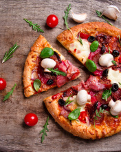 Pizza with mushrooms and olives wallpaper 176x220