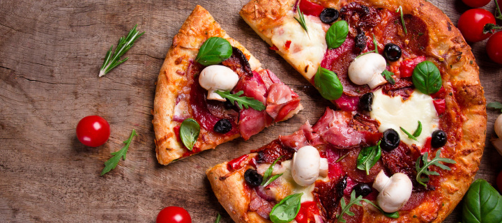 Pizza with mushrooms and olives wallpaper 720x320