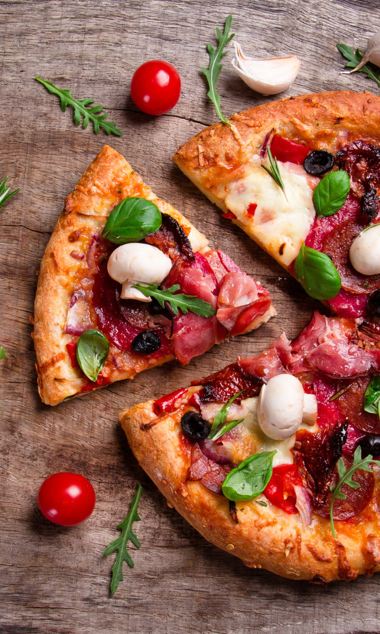 Das Pizza with mushrooms and olives Wallpaper 768x1280