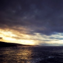 Fondo de pantalla Cloudy Sunset And Black Sea 128x128
