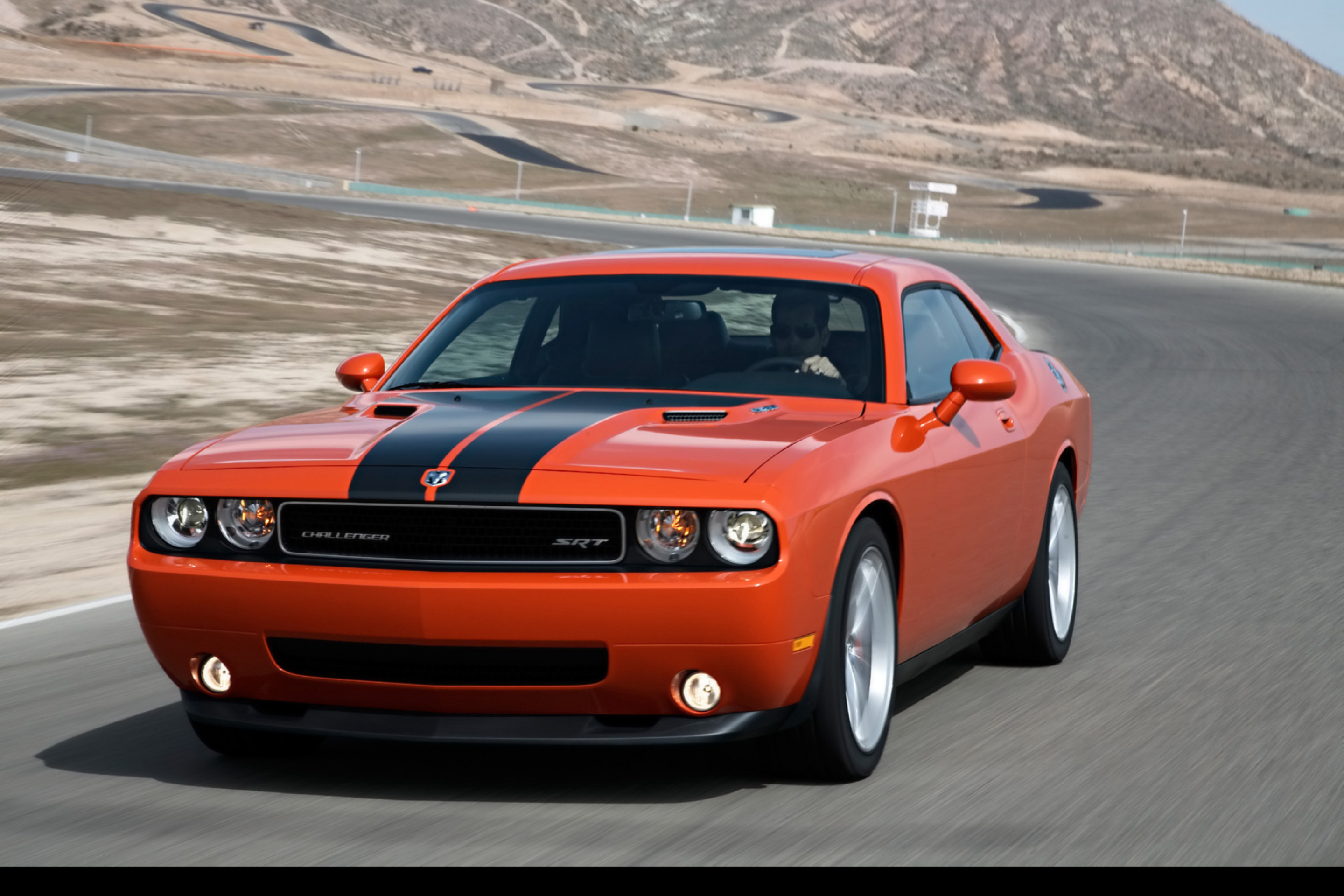 Dodge Challenger SRT8 wallpaper 2880x1920