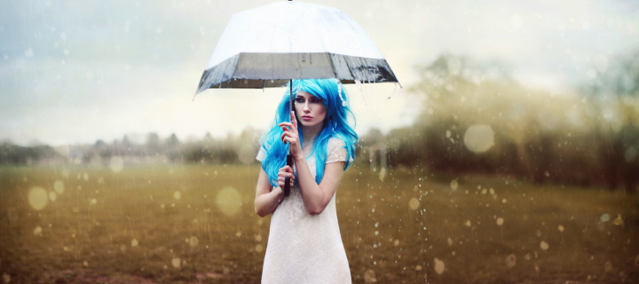 Girl With Blue Hear Under Umbrella screenshot #1 720x320
