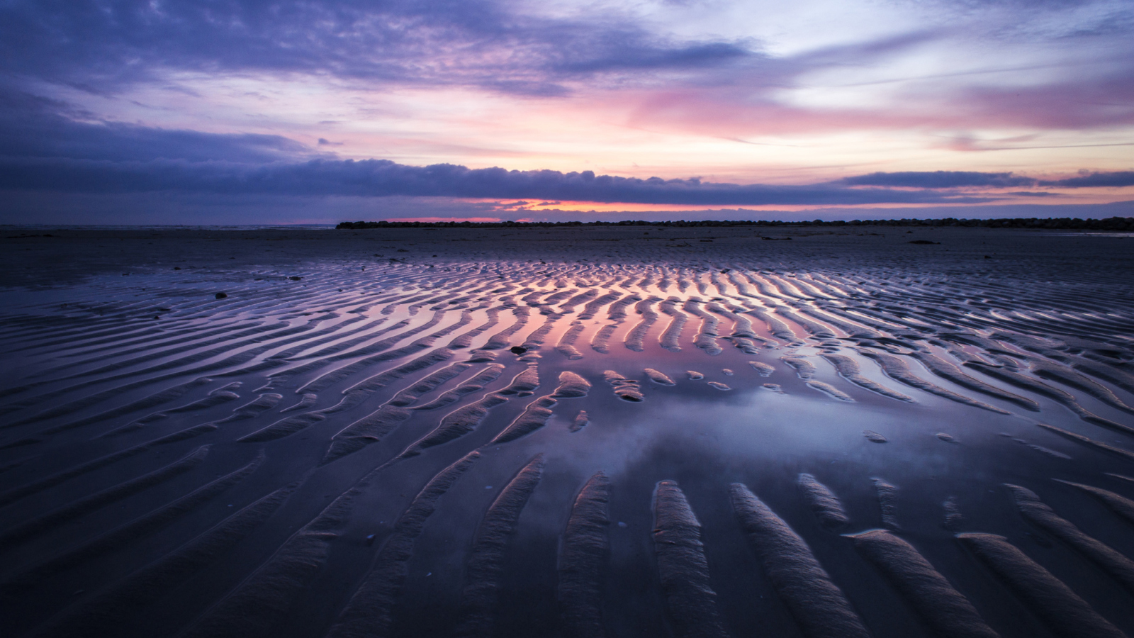 Sand Dunes And Pinky Sunset At Beach screenshot #1 1600x900