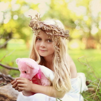 Little Girl With Pink Teddy screenshot #1 208x208
