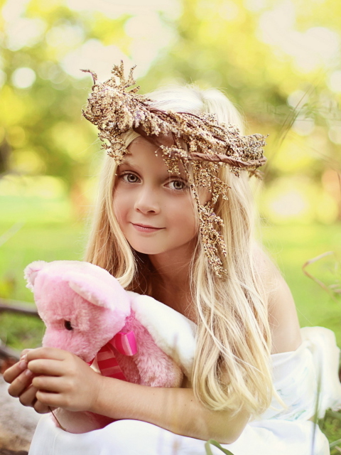 Little Girl With Pink Teddy wallpaper 480x640