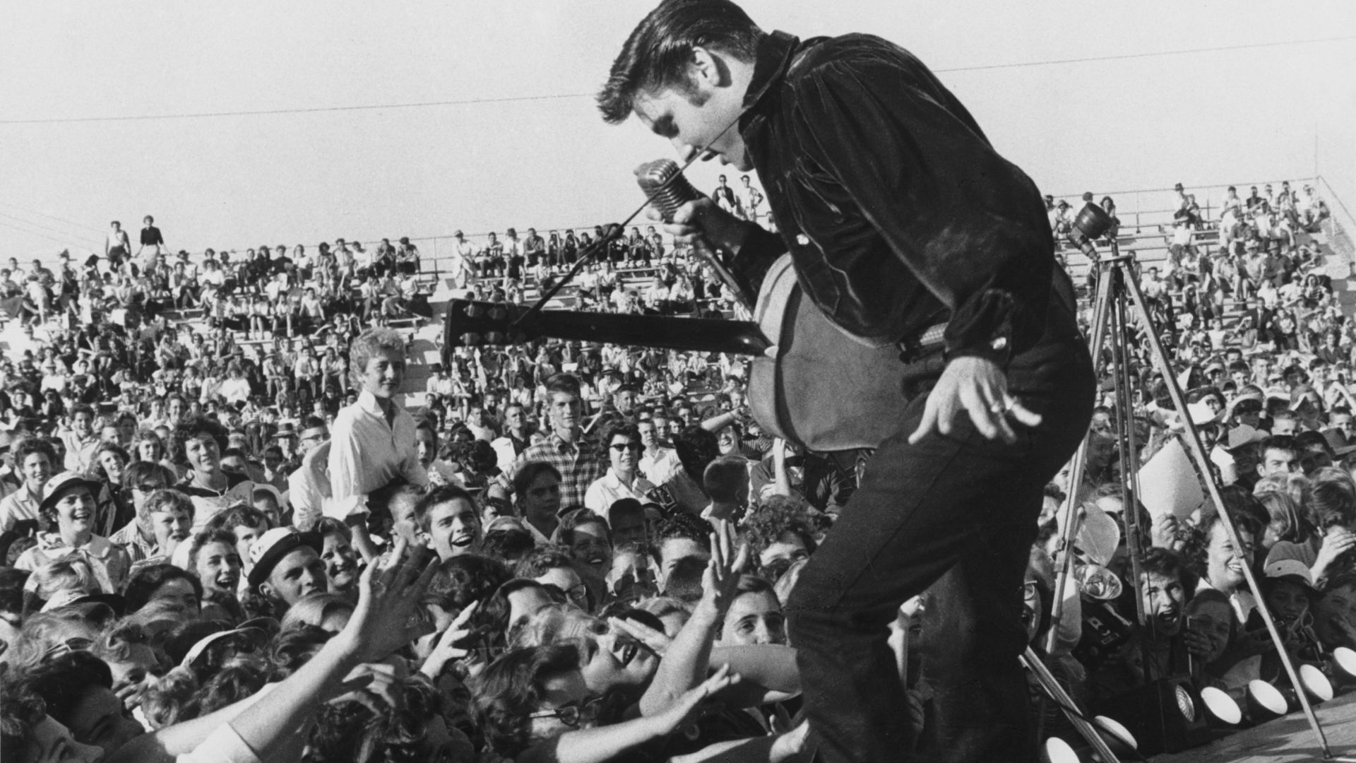 Das Elvis Presley At Concert Wallpaper 1920x1080