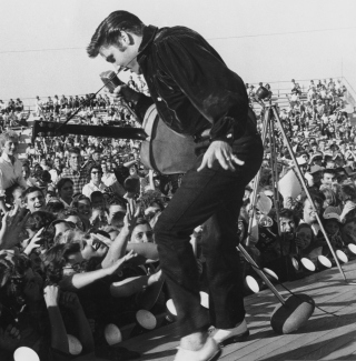 Kostenloses Elvis Presley At Concert Wallpaper für 128x128