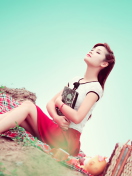 Screenshot №1 pro téma Asian Girl Enjoying Picnic 132x176