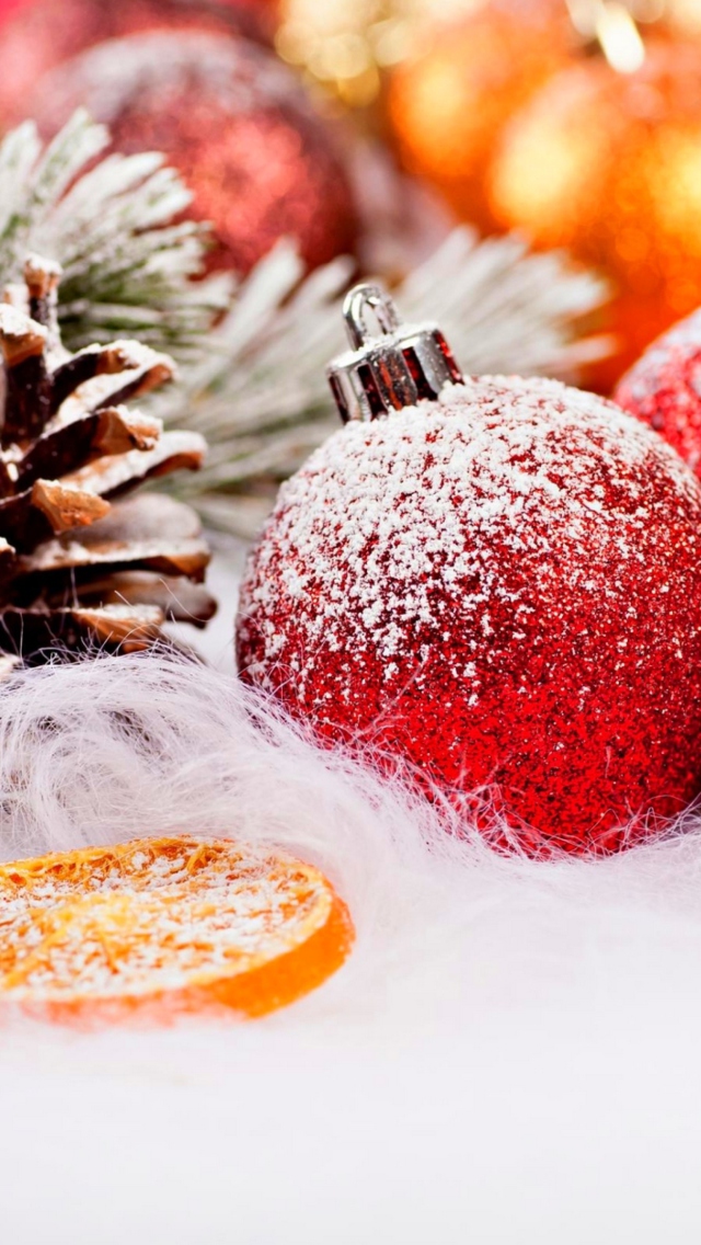 Обои Snowy Christmas Decorations 640x1136