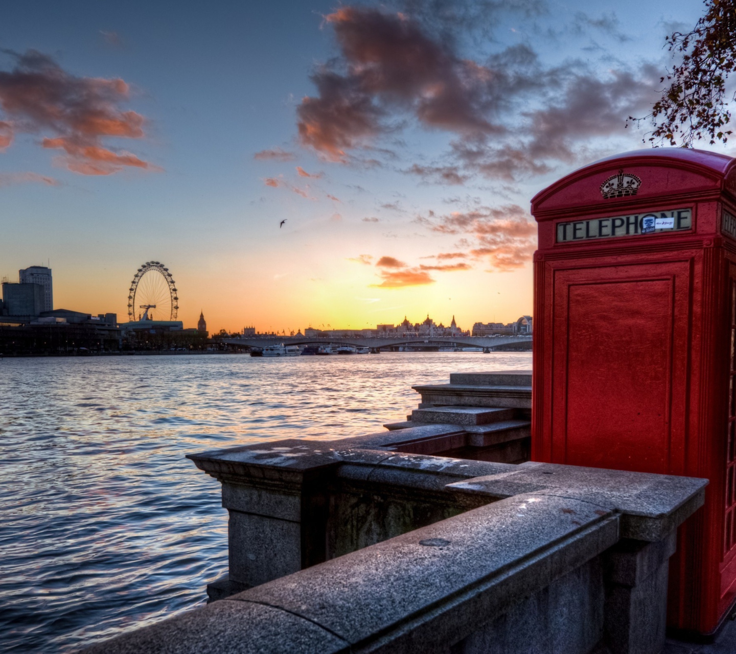 Sfondi England Phone Booth in London 1440x1280