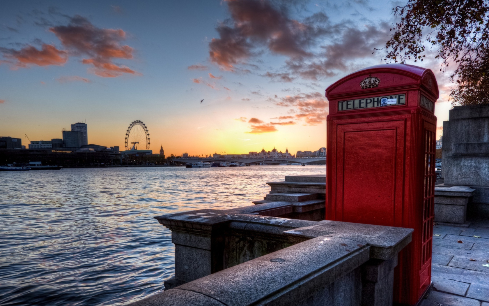 Fondo de pantalla England Phone Booth in London 1680x1050