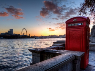 England Phone Booth in London wallpaper 320x240