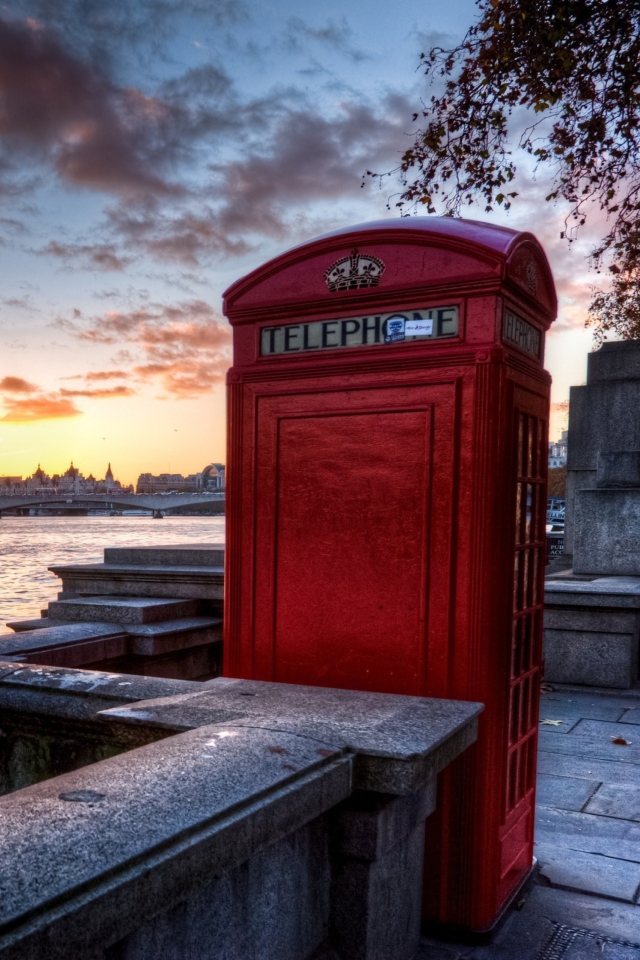 Fondo de pantalla England Phone Booth in London 640x960