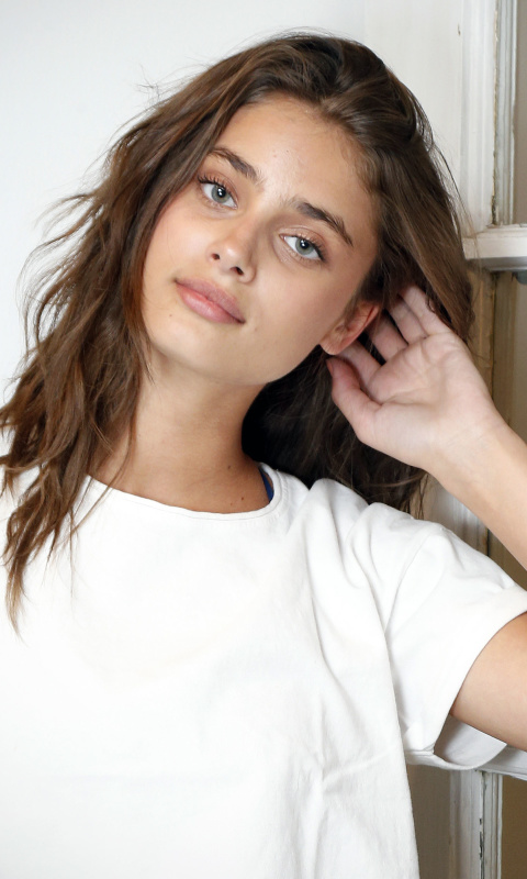 Taylor Hill wallpaper 480x800