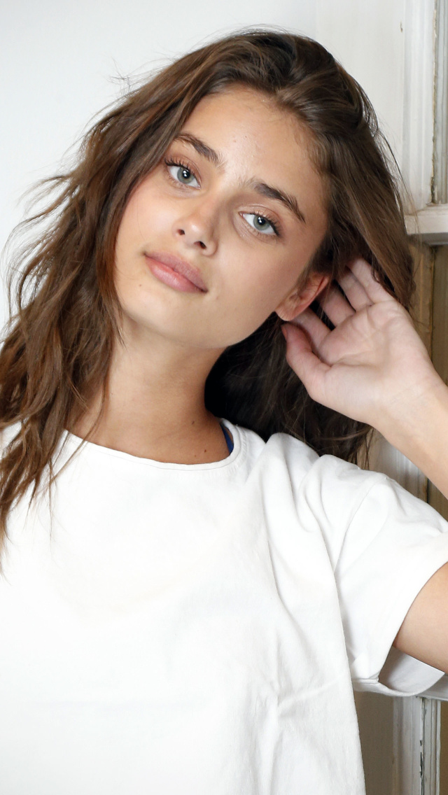 Das Taylor Hill Wallpaper 640x1136