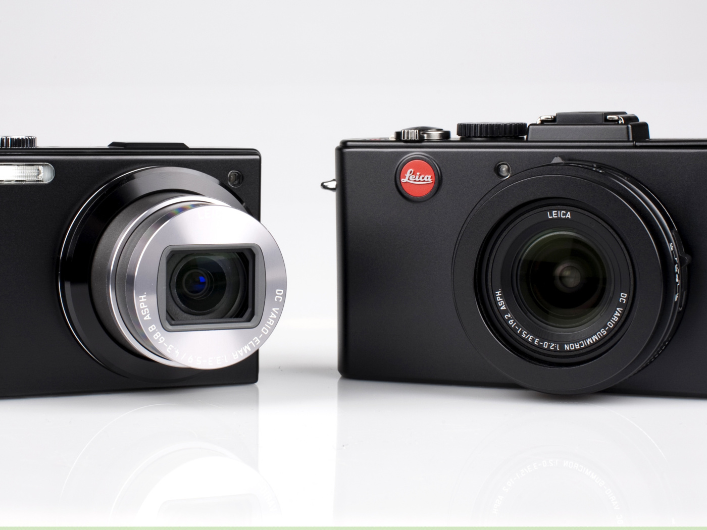 Обои Leica D Lux 5 and Leica V LUX 1 1400x1050