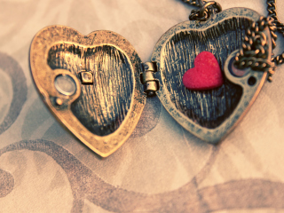 Das Heart Pendant Wallpaper 320x240