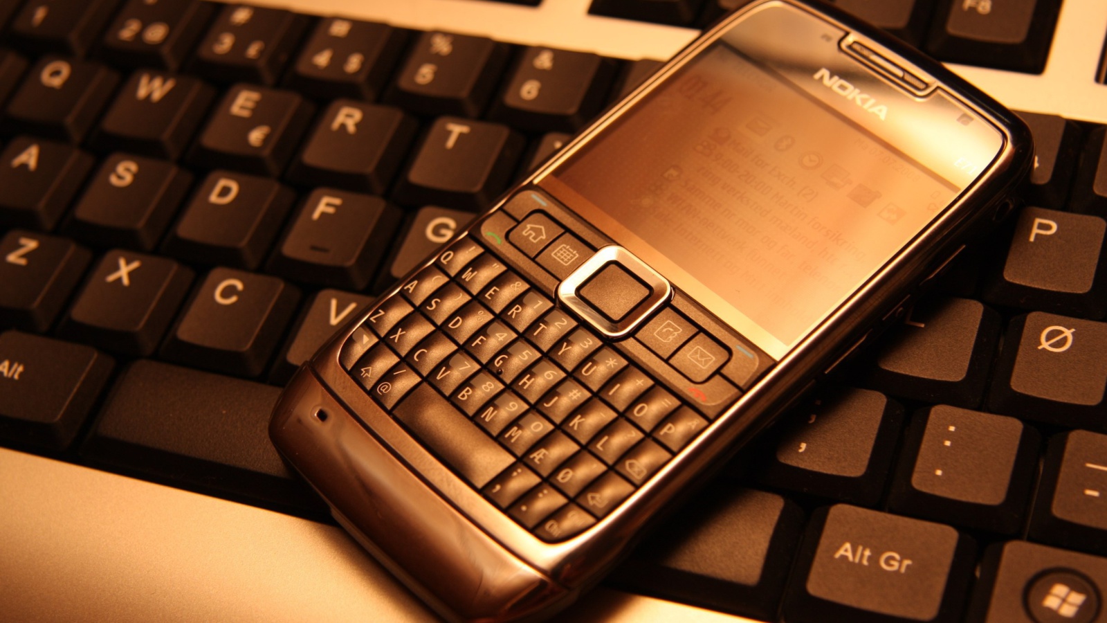 Screenshot №1 pro téma Nokia E71 on Computer Keyboard 1600x900