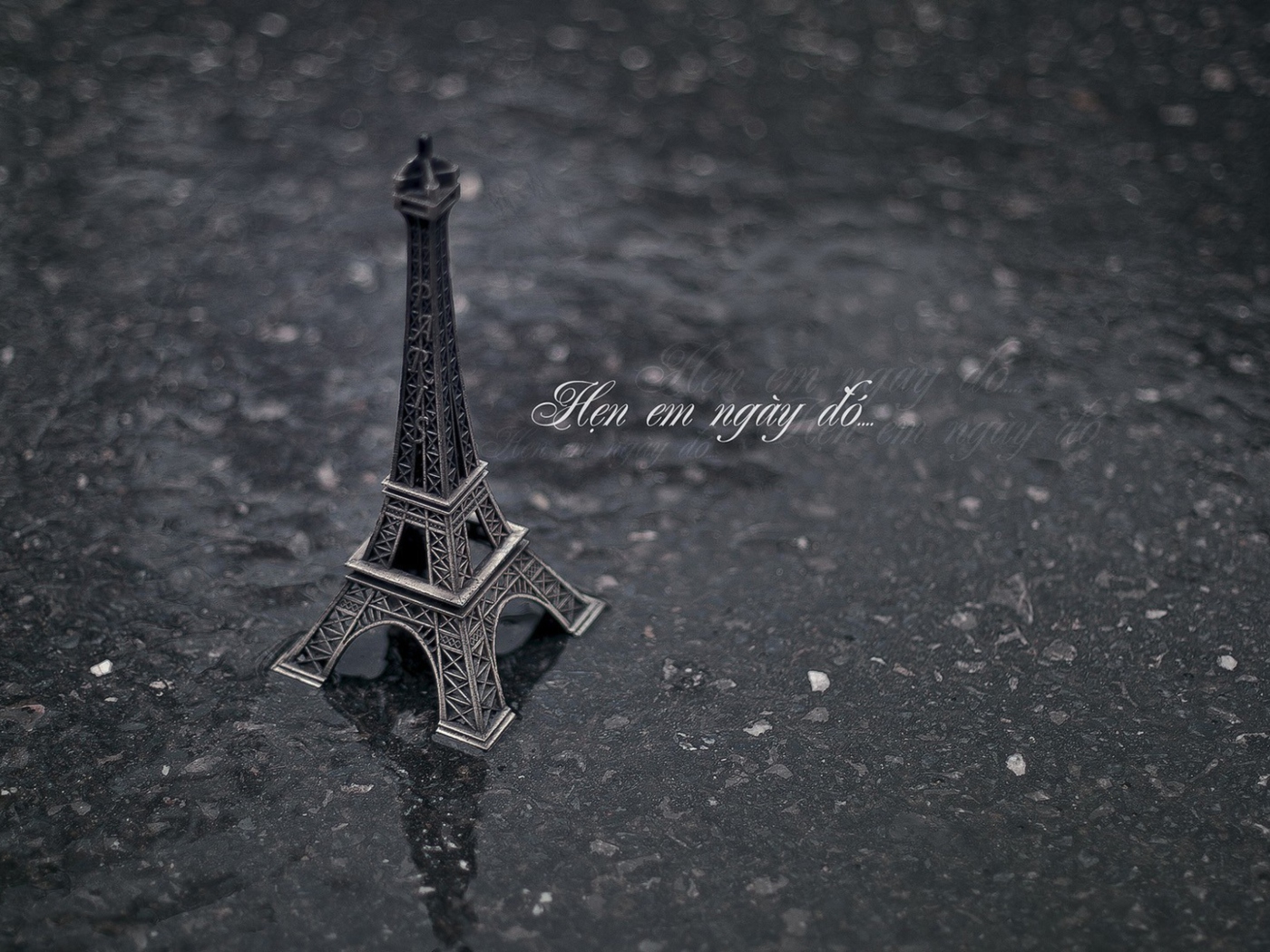 Das Toy Eiffel Tower Wallpaper 1400x1050