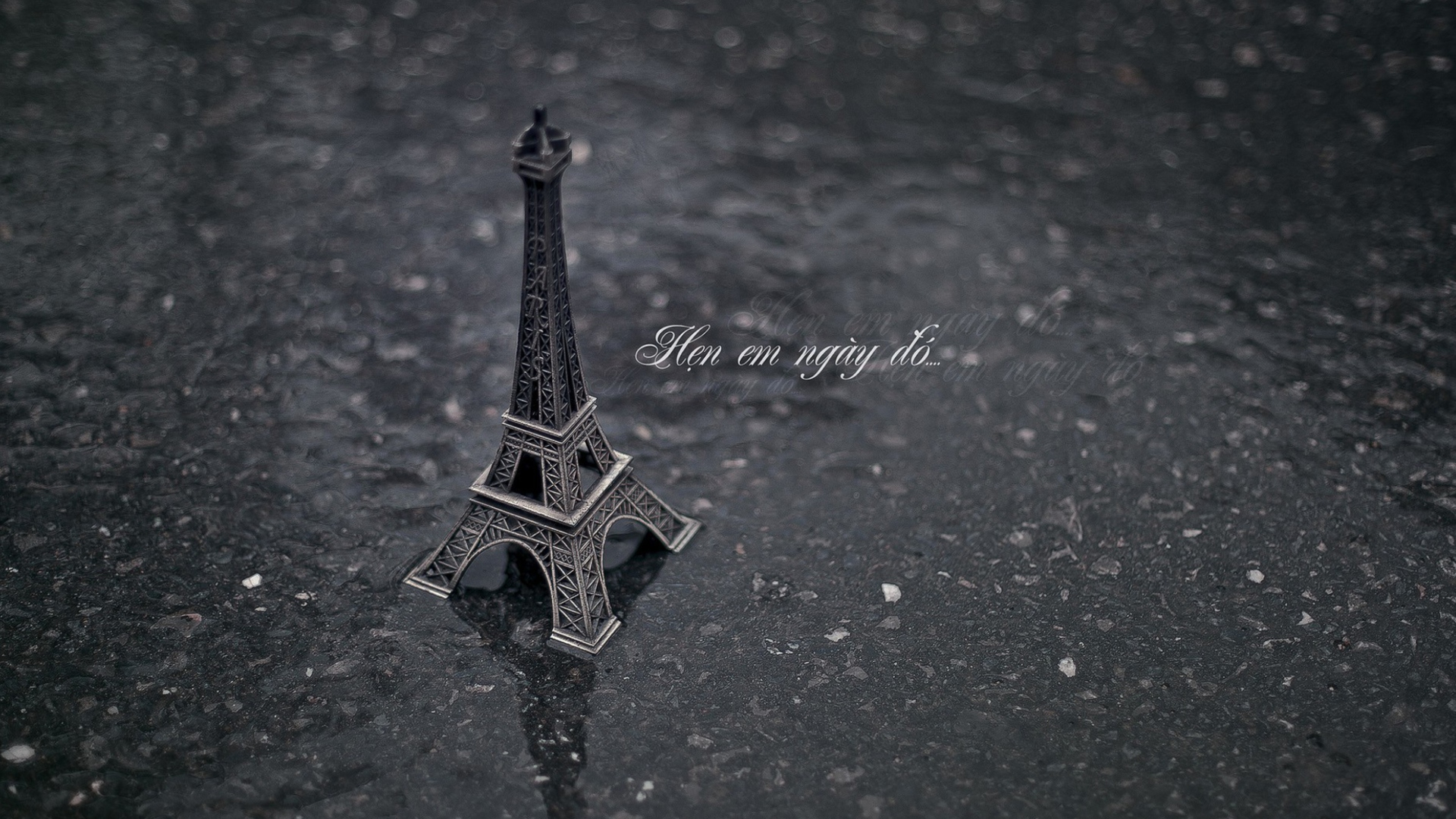 Fondo de pantalla Toy Eiffel Tower 1920x1080