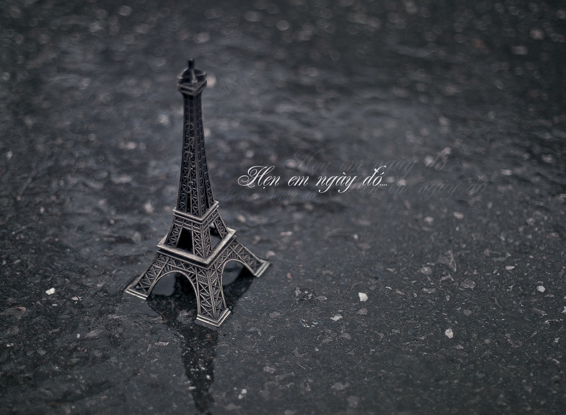 Fondo de pantalla Toy Eiffel Tower 1920x1408