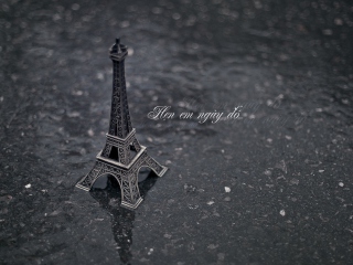 Toy Eiffel Tower screenshot #1 320x240