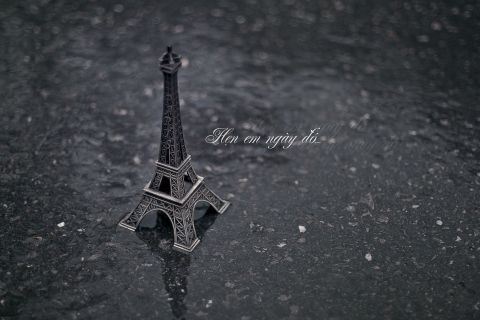 Sfondi Toy Eiffel Tower 480x320