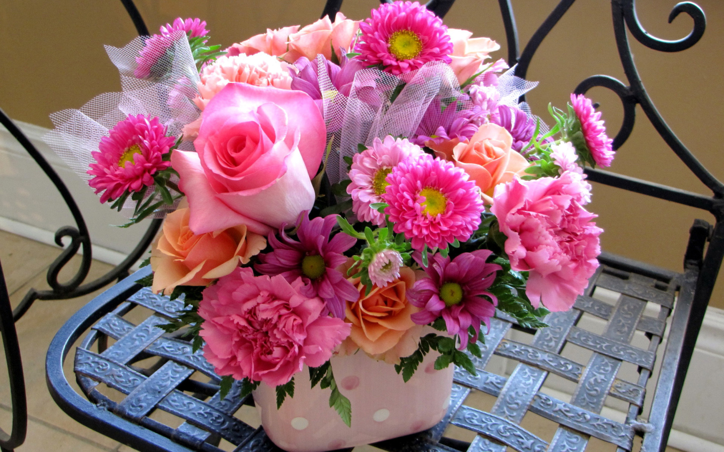 Fondo de pantalla Roses and Carnations 1440x900