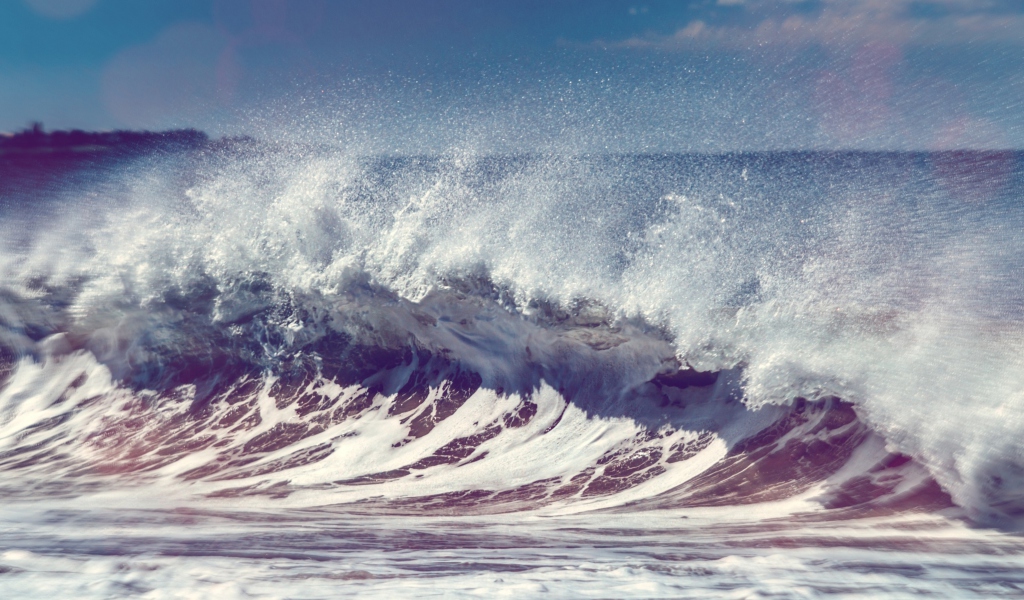 Das Strong Ocean Waves Wallpaper 1024x600